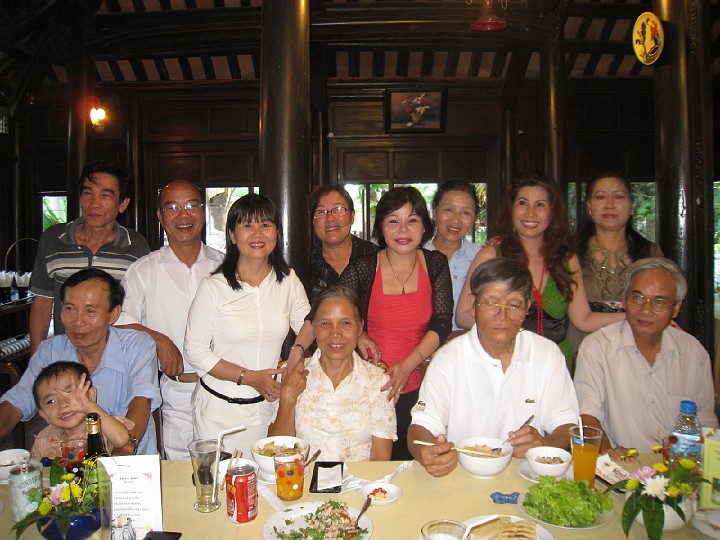 Mai Huong voi Thay Co Quan Thay Sinh_IMG_0063.jpg